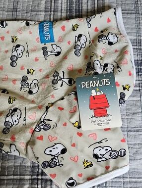 Peanuts Snoopy Dog Pajamas Size Large NWT